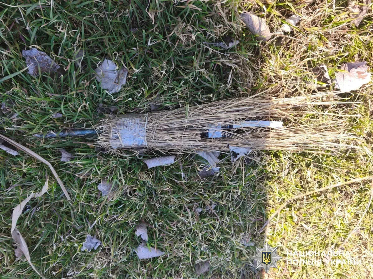 Російські військові мінують житлові квартали Херсона, використовуючи різні типи вибухових пристроїв. 6