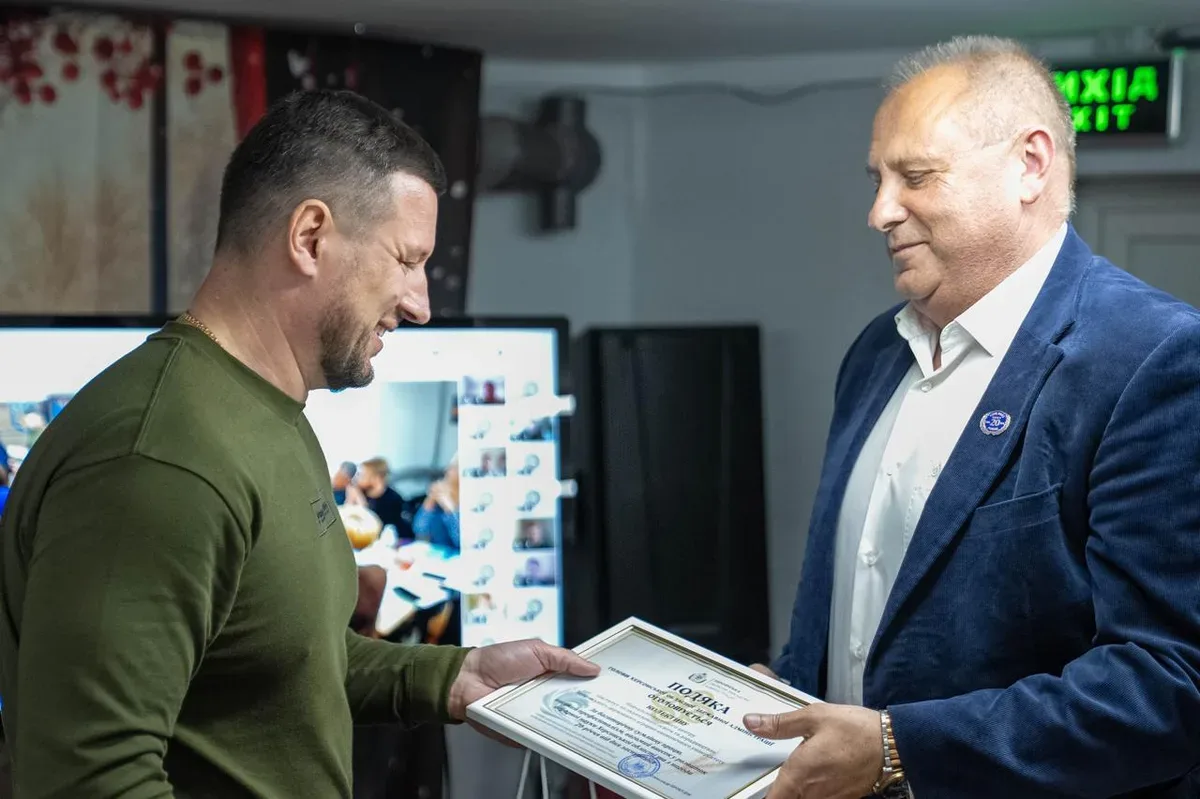 Олександр Прокудін вручає державні відзнаки науковцям Херсонщини 6