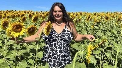 Алла Черній, переселенка з Херсона, у 59 років здобула нову професію монтажниці в Івано-Франківську. 1