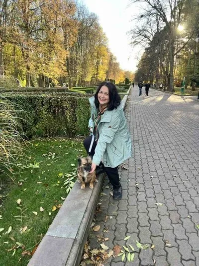 Алла Черній, переселенка з Херсона, у 59 років здобула нову професію монтажниці в Івано-Франківську. 4