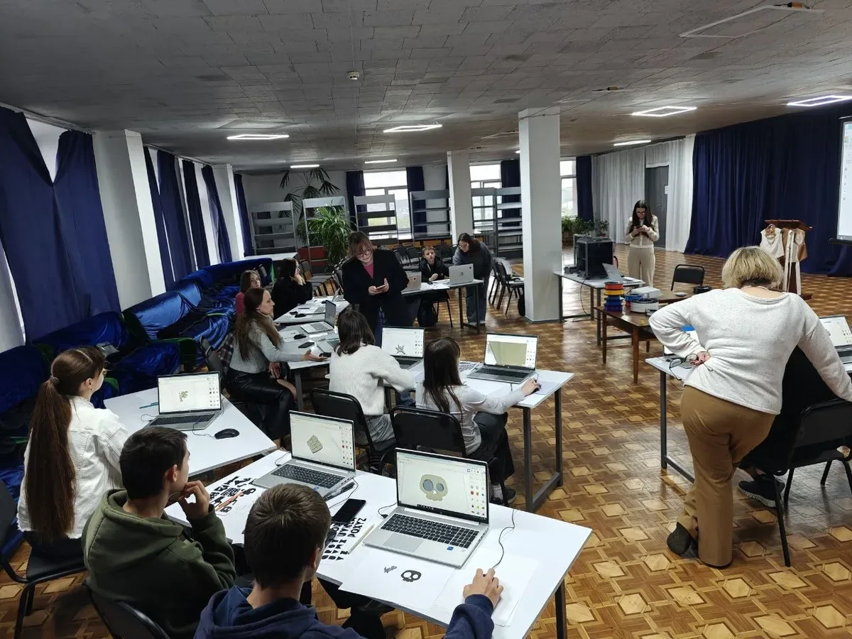 Діти-переселенці з Херсонщини на майстер-класі з 3D-моделювання від ХНТУ 1