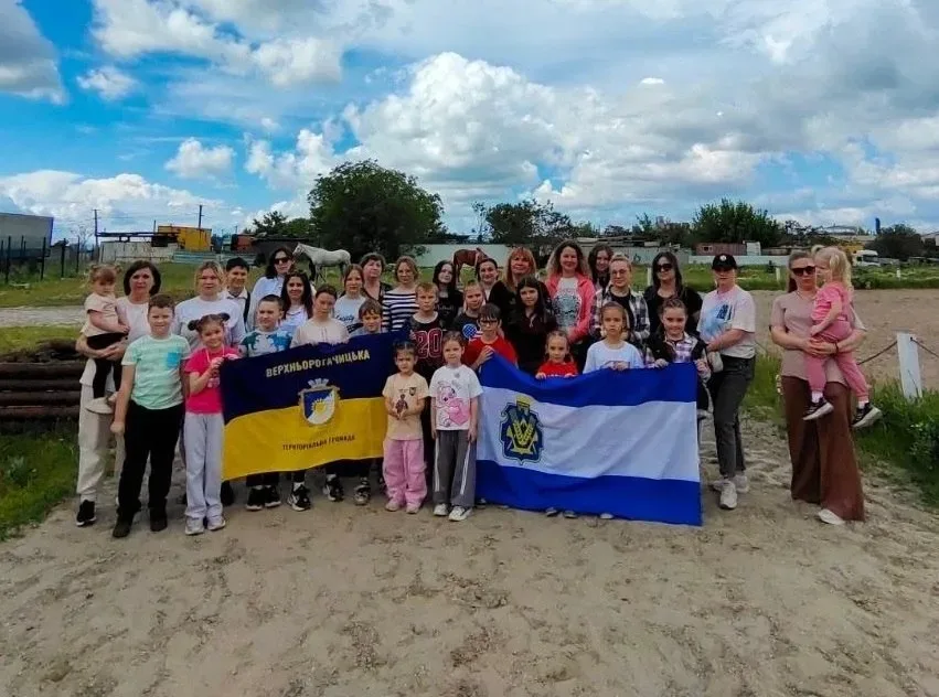 Переселенці з Херсонщини отримали іпотерапію в одеському клубі