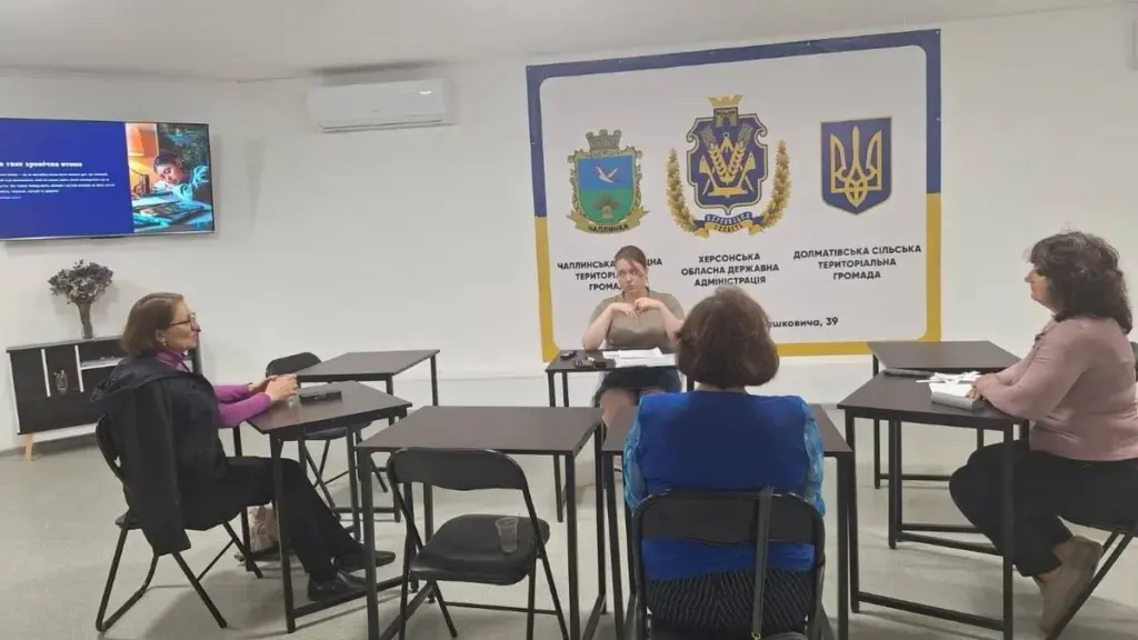 Переселенці з Херсонщини у Черкасах отримали психологічну та юридичну допомогу
