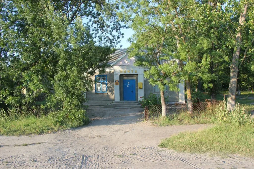 Зруйновані будинки та відсутність світла у Старій Збур'ївці на Херсонщині, що потерпає від російської окупації та обстрілів. 3