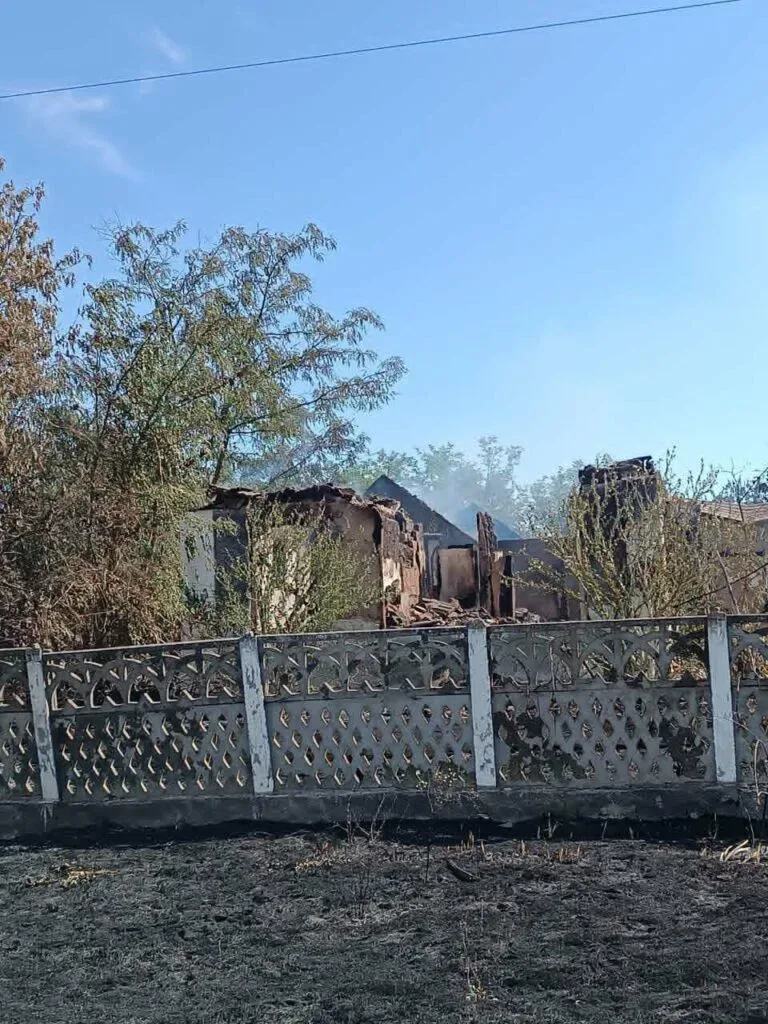 Зруйновані будинки та відсутність світла у Старій Збур'ївці на Херсонщині, що потерпає від російської окупації та обстрілів. 7