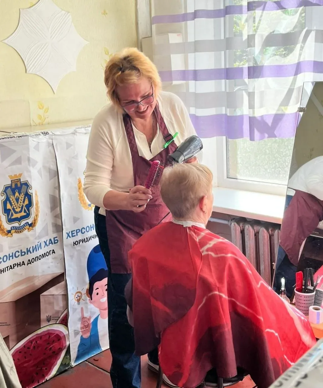 Переселенці з Херсонщини отримують дитяче харчування та гуманітарну допомогу у Кривому Розі 2