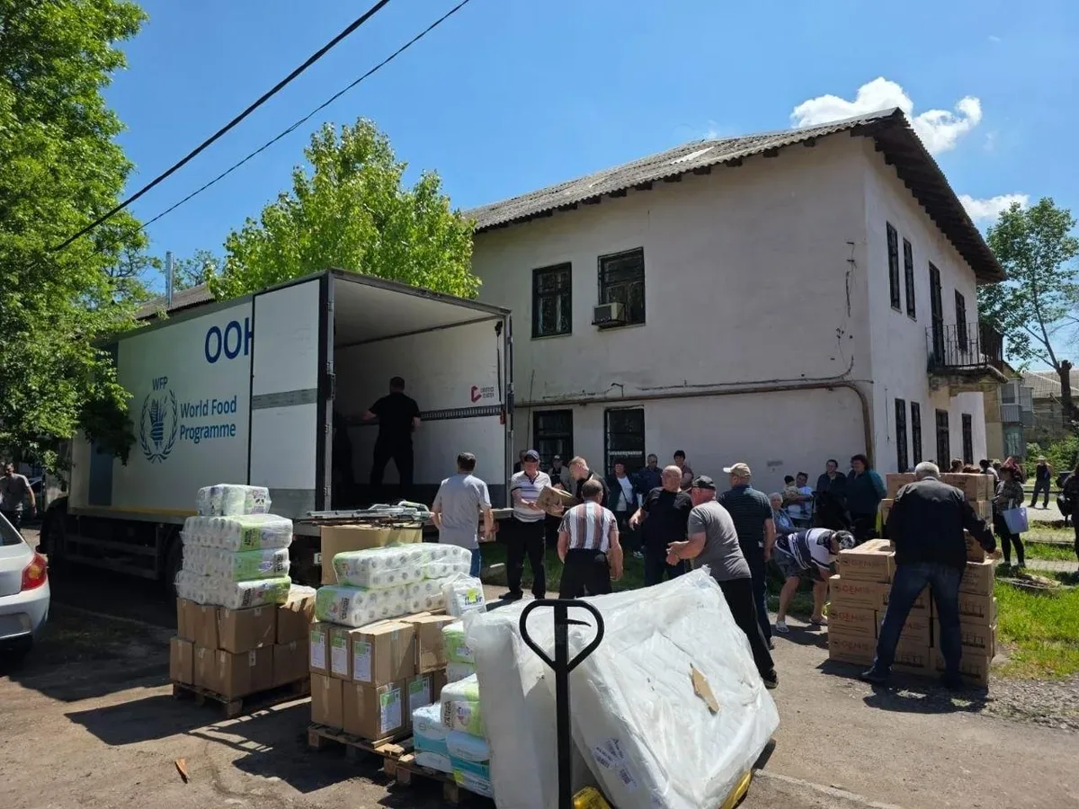 Переселенці з Херсонщини отримують гуманітарну допомогу в Координаційному центрі Вільні разом у Дніпрі 1