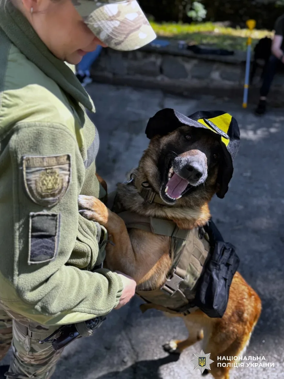 Поранені поліцейські Херсонщини під час сеансу психологічної підтримки з арттерапією та службовим собакою 7
