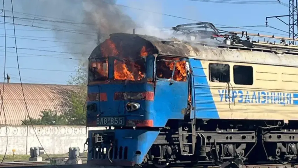 Потяг Миколаїв — Херсон затримався на понад годину через російський удар
