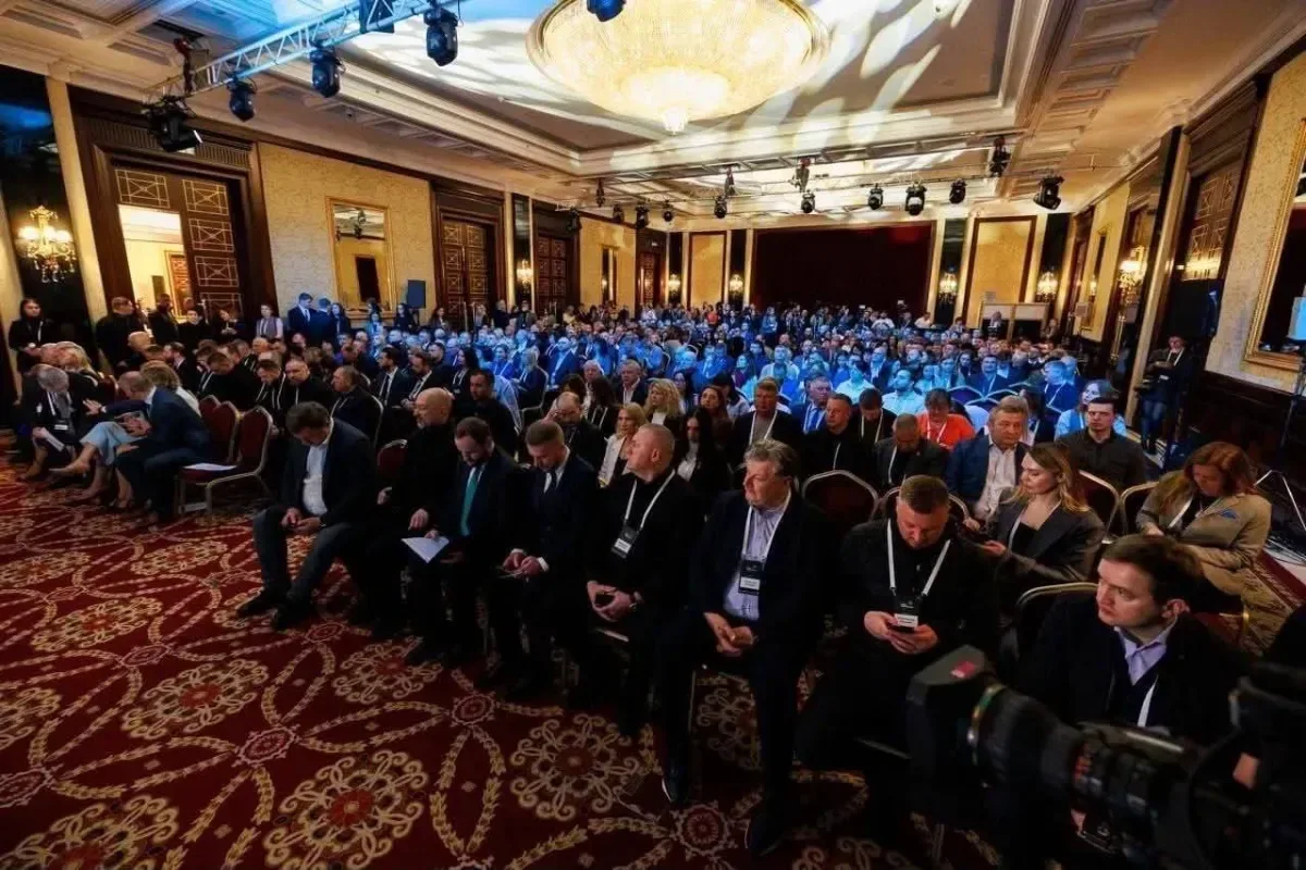 Представник Херсонської МВА Михайло Линецький та Дмитро Бутрій (ХОВА) на Міжнародному форумі згуртованості в Києві. 2