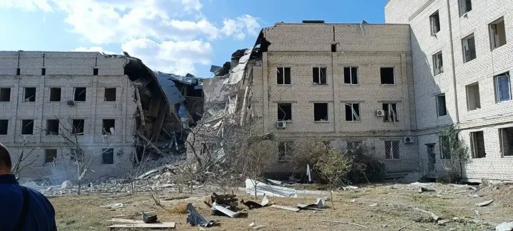 Росіяни обстріляли лікарню в Білозерці: поранено 59-річного працівника