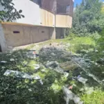 Рятувальники надають допомогу постраждалим після обстрілу житлових кварталів Херсона