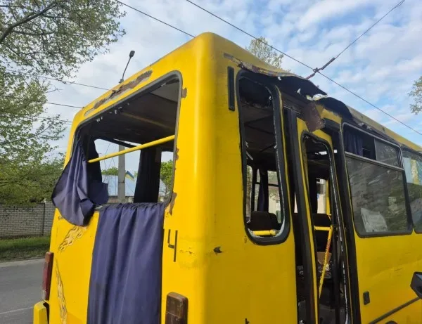 Російська атака дроном у Херсоні: двоє загиблих, восьмеро поранених