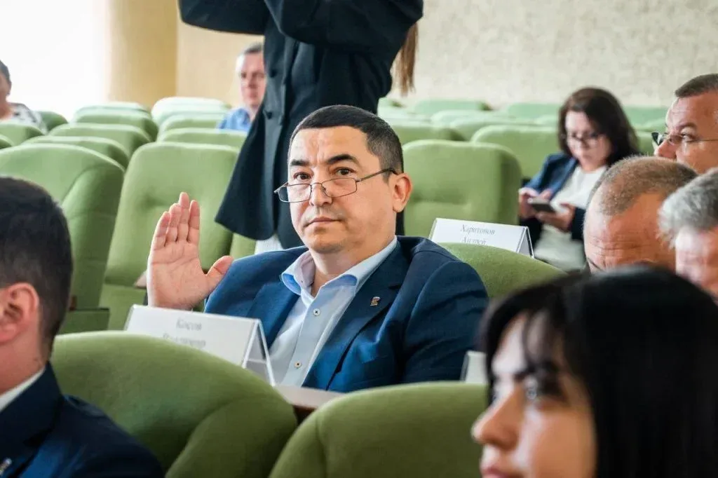 Зрадники Херсонщини беруть участь у незаконних "праймеріз" "Єдиної Росії" на тимчасово окупованій території. 1
