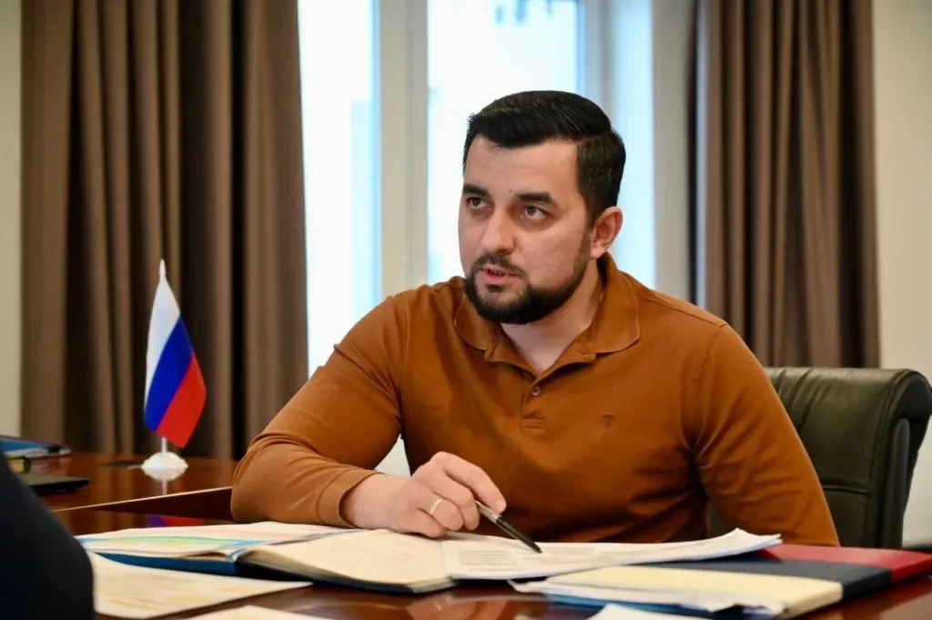 Зрадники Херсонщини беруть участь у незаконних "праймеріз" "Єдиної Росії" на тимчасово окупованій території. 8