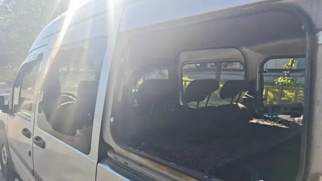 Російський безпілотник атакував авто в Херсоні: четверо поранених