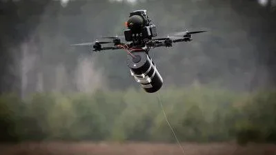Російський дрон атакував авто у Дарʼївці, поранено 85-річного чоловіка