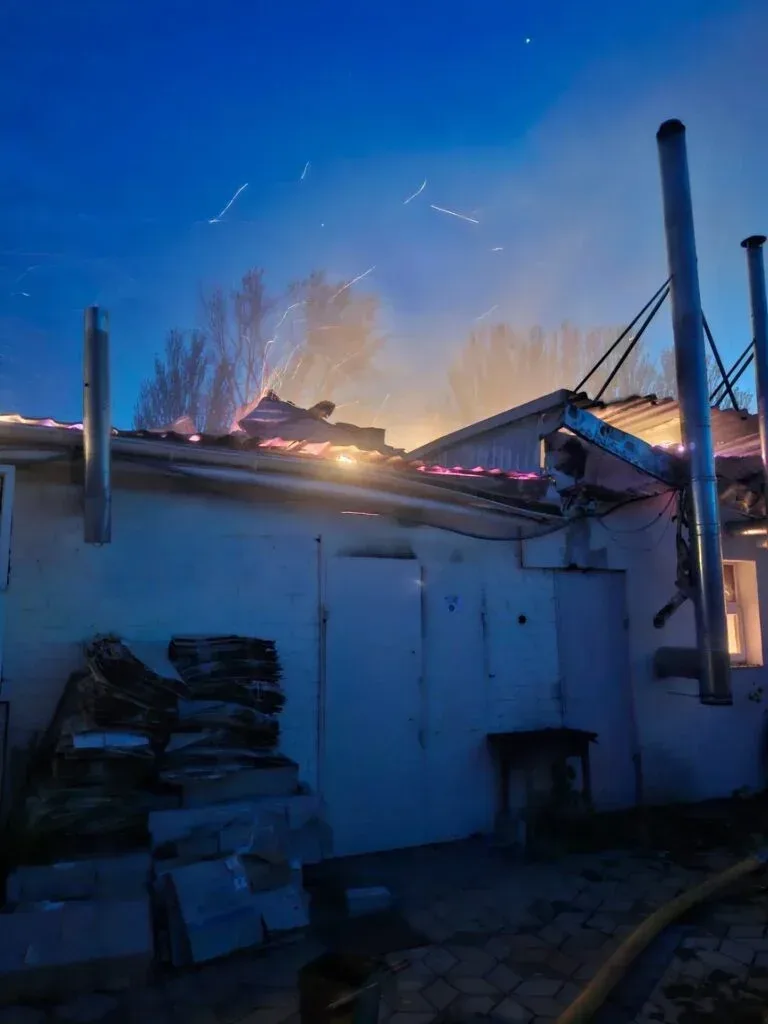 Будівля магазину та пошти в селищі Текстильне, знищені російським дроном 2