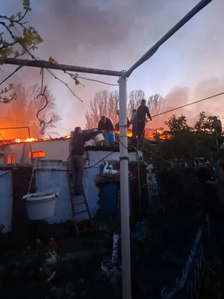 Будівля магазину та пошти в селищі Текстильне, знищені російським дроном 4