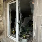 Російський дрон поранив 62-річну жінку в Комишанах поблизу Херсона, фото постраждалого будинку або місця події.