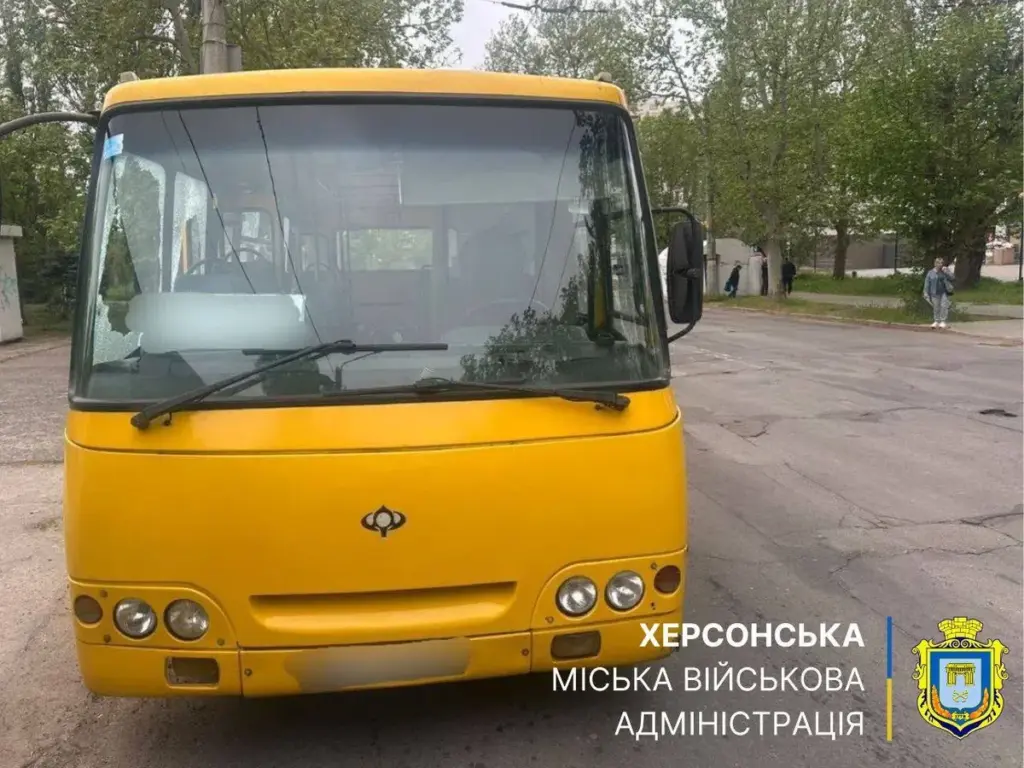 Рух кількох маршрутів обмежили у Херсоні через дрони