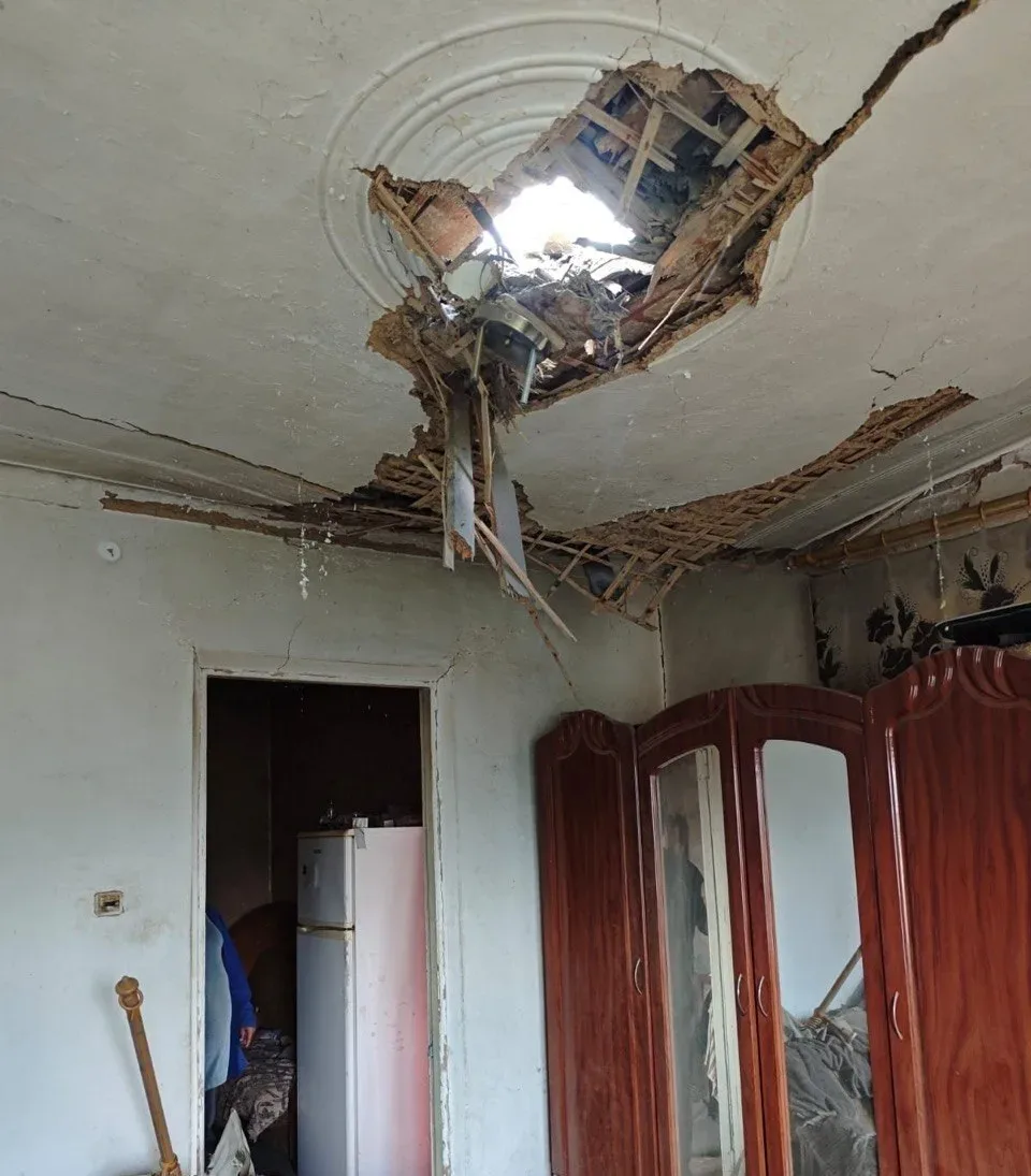 Пошкоджений житловий будинок після атаки дронів у Шевченківці, Херсонська область 3