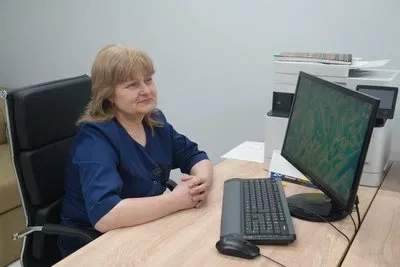 Старша акушерка Херсонського перинатального центру Людмила Логвиненко, яка продовжує працювати в місті. 1
