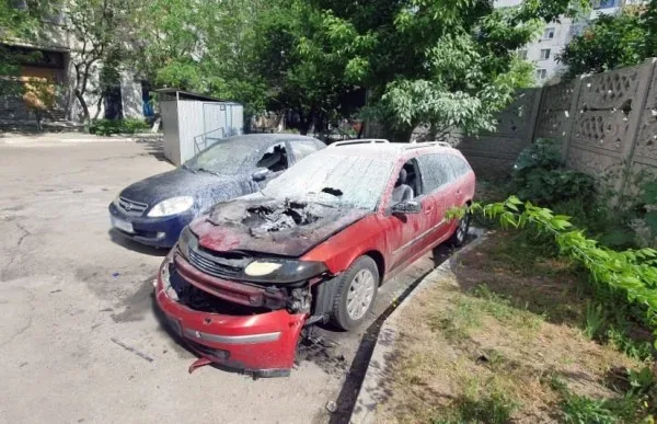 Трьох людей поранено, пошкоджено сім будинків та чотири авто через обстріли Херсонщини