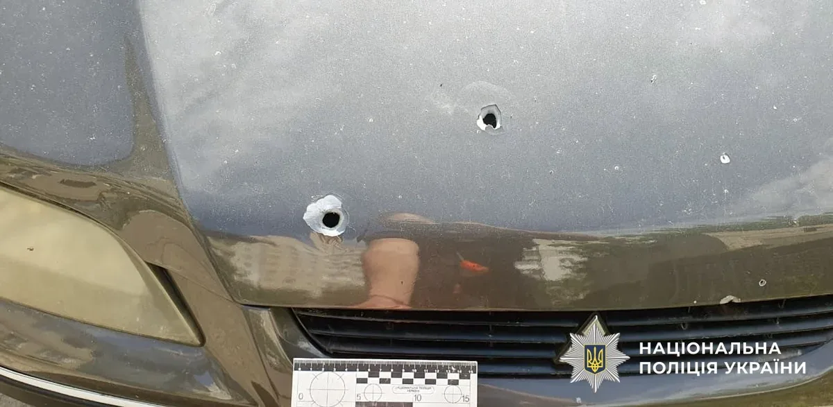 Пошкоджений будинок або автомобіль після обстрілу на Херсонщині, поліція документує наслідки 6