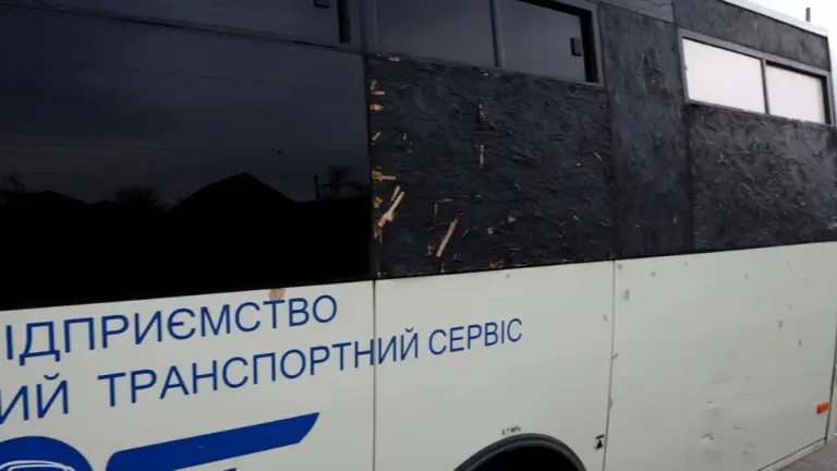 Громадський транспорт Херсона на тлі пошкодженої інфраструктури міста