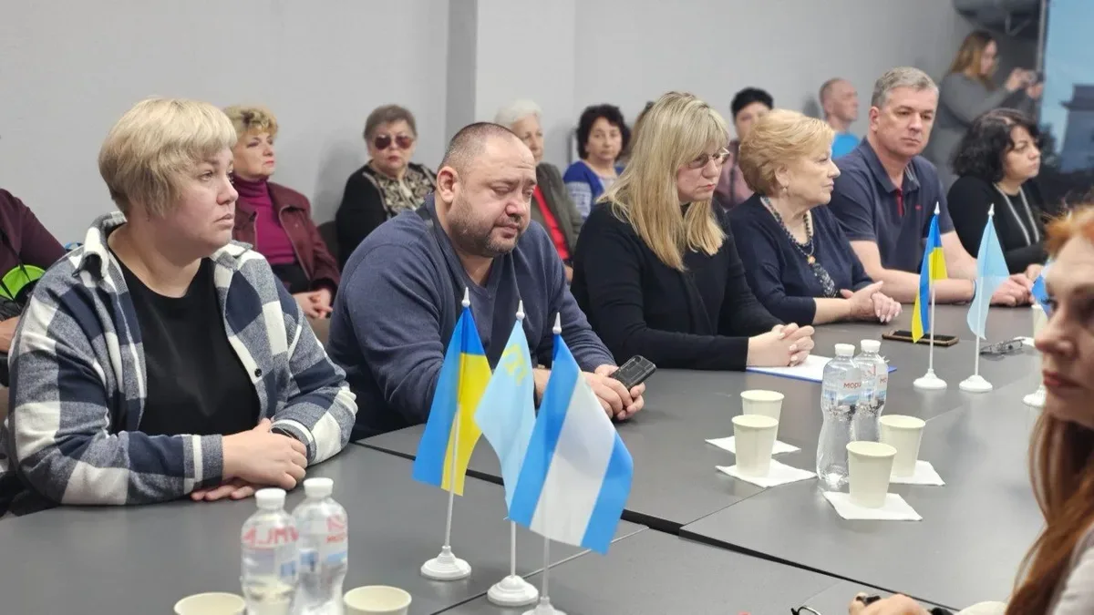 Учасники обговорення депортації кримських татар 1944 року та сучасних репресій в Херсоні 2