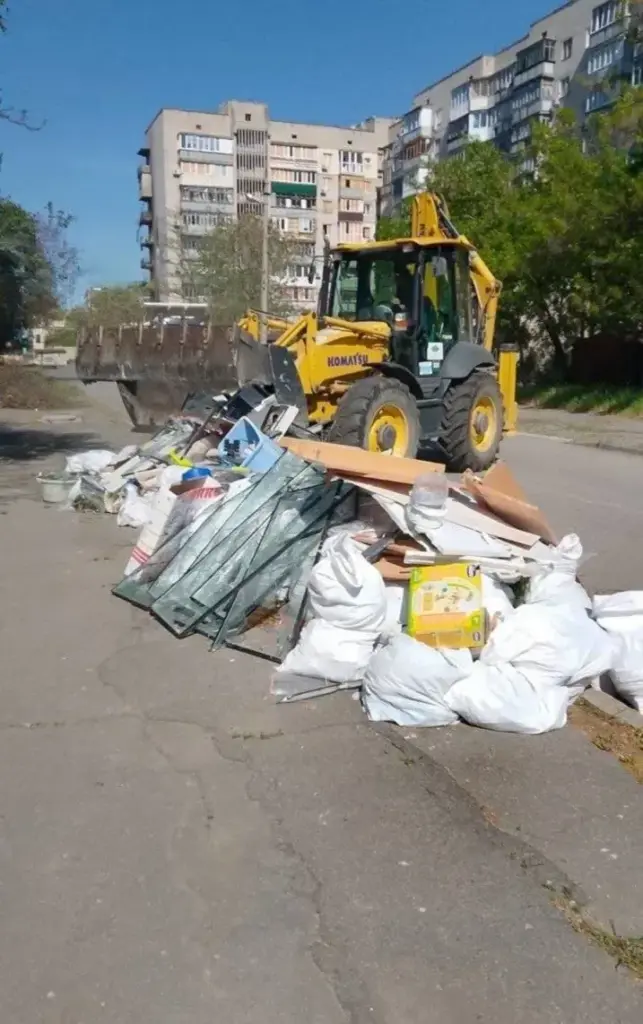 У Херсоні переставляють сміттєві баки через безпекову ситуацію