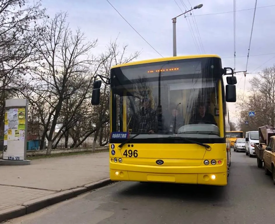 У Херсоні тимчасово зупинено рух тролейбусів