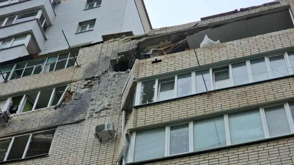 У Центральному районі Херсона через обстріл поранено 66-річну жінку