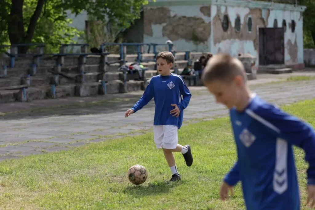 У Великій Олександрівці відродили футбол і здобувають перемоги попри знищену ДЮСШ