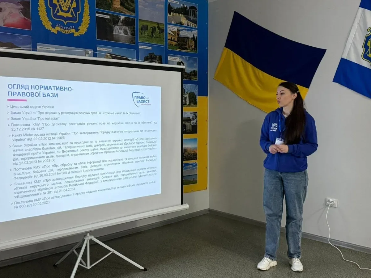 Переселенці з Херсонщини отримують консультації щодо компенсацій у Житомирі 2