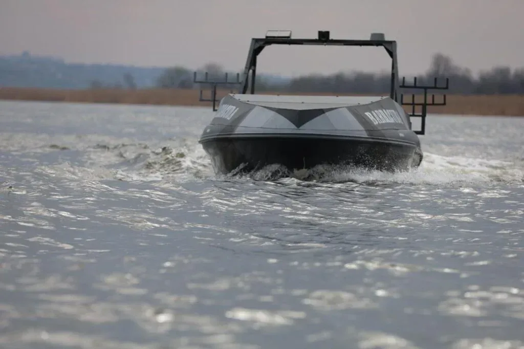 Морський дрон "Barracuda" атакує ворожий човен на Херсонщині 2