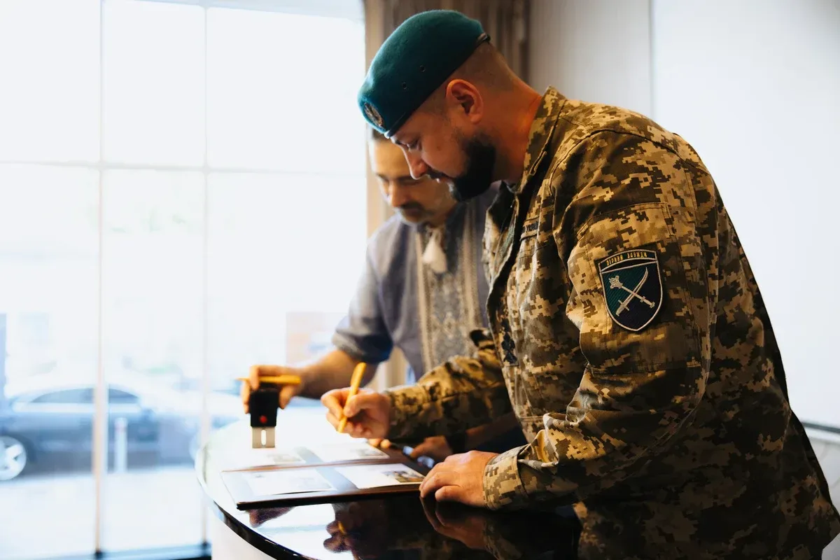 Марка «До Дня морської піхоти. Воїни трьох стихій», випущена Укрпоштою на честь українських морпіхів 2