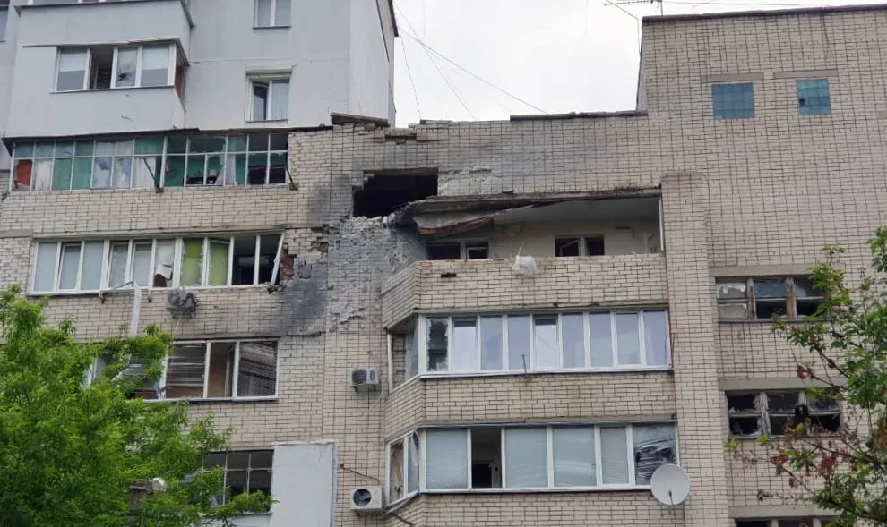 Наслідки обстрілів російськими військами населених пунктів Херсонської області, пошкоджені будинки та автомобілі 1