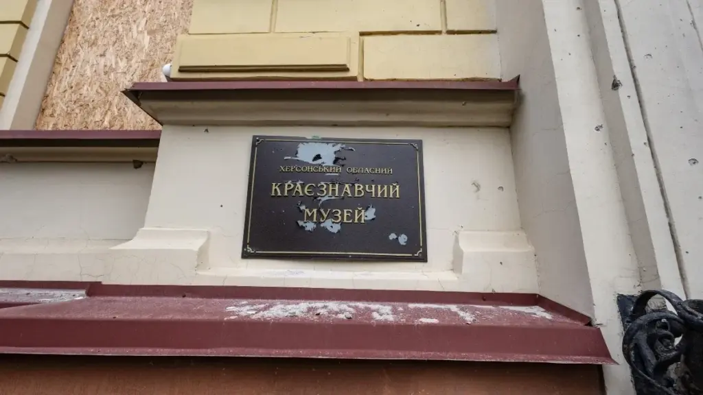Викрадені колекції Херсонського музею гниють у підвалі Генічеська