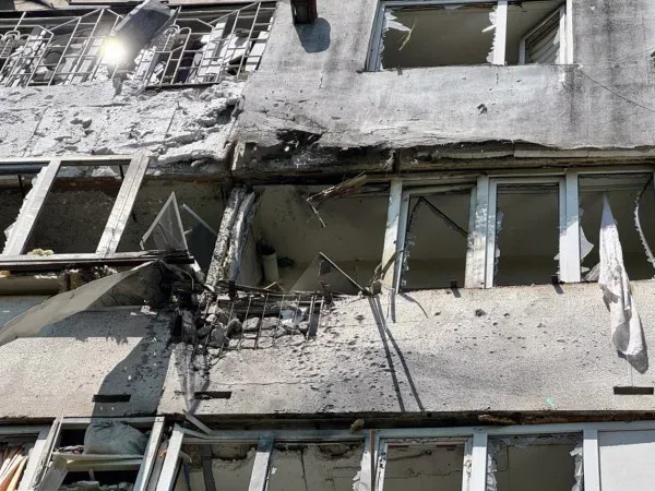 Вісім жителів Херсонщини, серед них поліцейський, поранені через атаки РФ