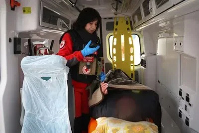 Волонтери Червоного Хреста на Херсонщині надають першу допомогу та евакуюють людей з небезпечних районів під обстрілами. 7
