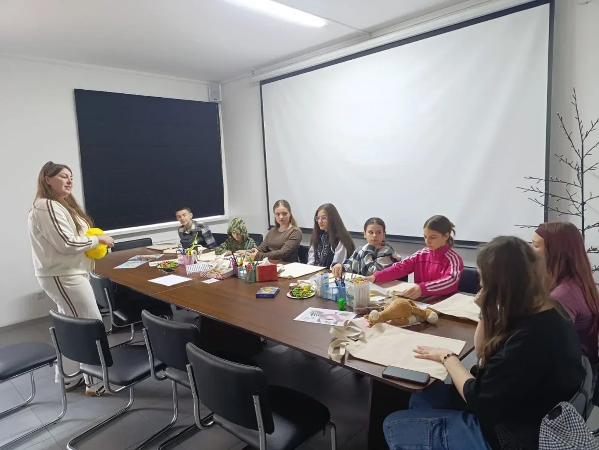 Діти-переселенці з Херсонщини займаються арттерапією 1