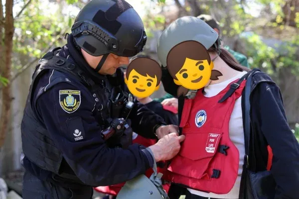 З небезпечного передмістя Херсона евакуювали матір з двома дітьми