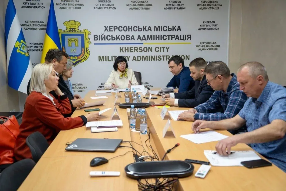 Заступниця мера Херсона Алла Малицька під час зустрічі з керівниками спортивних федерацій міста, обговорюючи відновлення спорту. 1