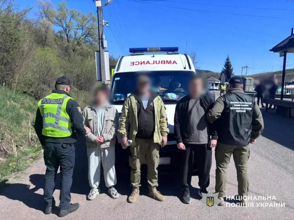 Житель Херсона на «швидкій» перевозив ухилянтів через блокпости на Закарпатті