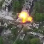 Удар ЗСУ по пункту управління російськими дронами в Олешках на лівобережжі Херсонщини 23 травня.