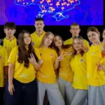 Група дітей та підлітків з Херсонщини, можливо, під час спортивних занять або майстер-класів на Закарпатті.