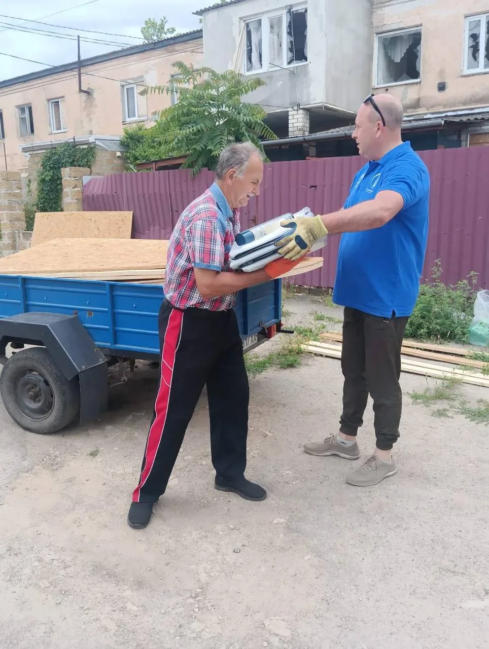 Будівельні матеріали та продуктові набори для мешканців Зеленівки та Садівського, які постраждали від обстрілів 7