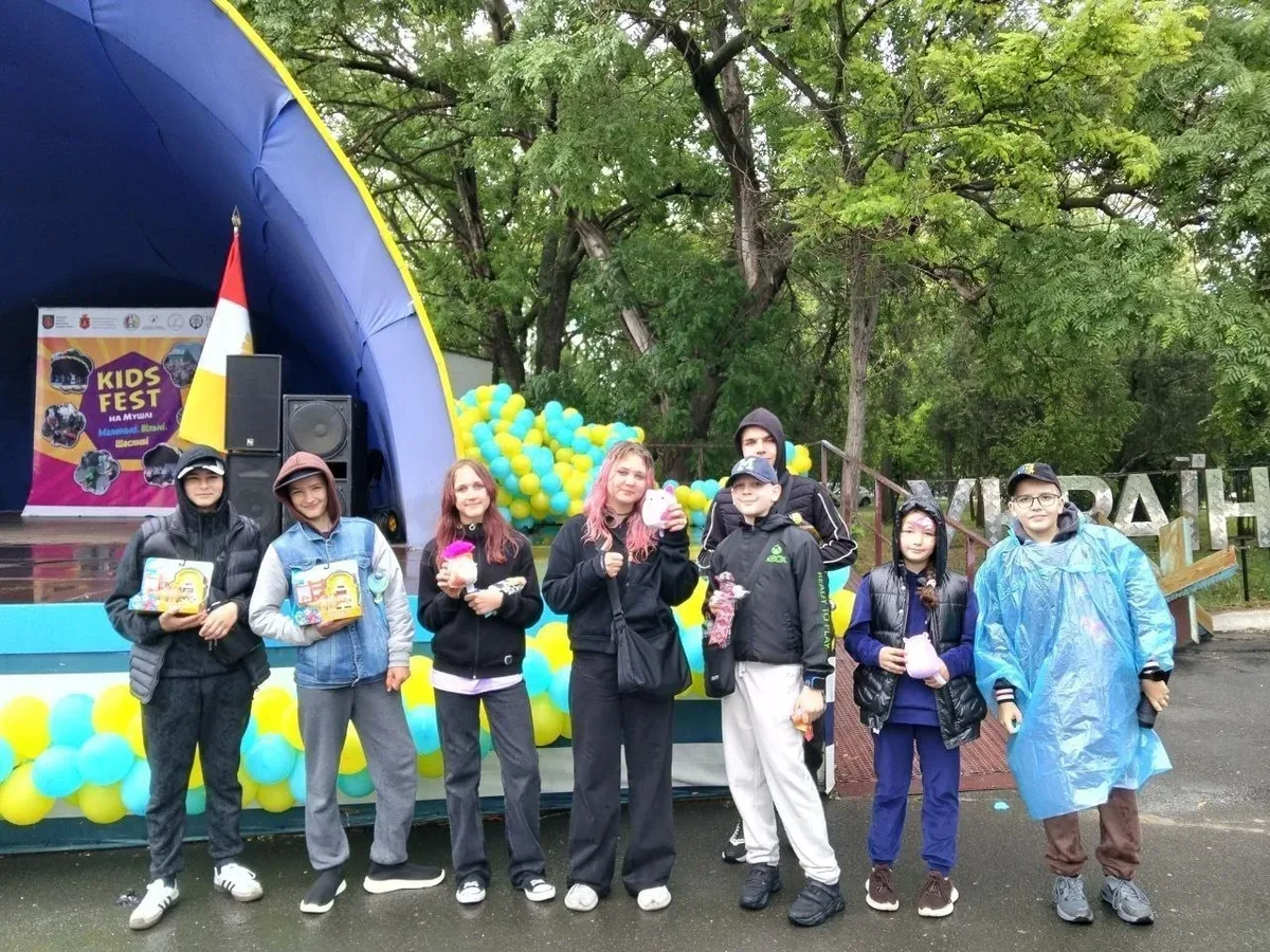 Діти з Херсонщини на фестивалі KIDS FEST в Одесі, беруть участь у розвагах. 7